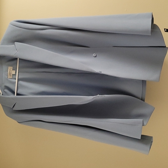 TAHARI  SUITS. - Picture 3 of 12